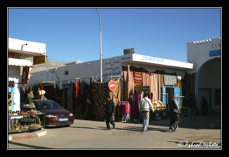 153 Douz, rue commercante